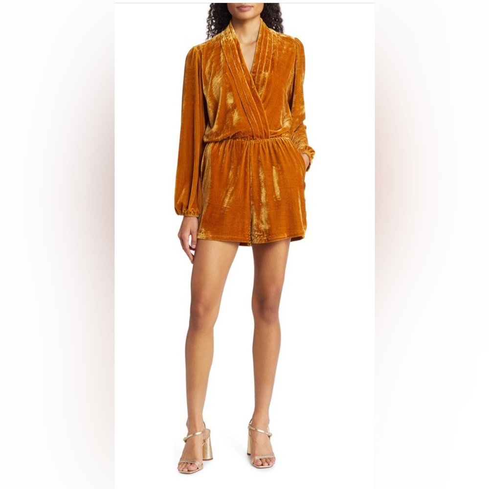 BTFL - life Nama V-Neck Bracelet Sleeve Velvet Romper Size Small. New.